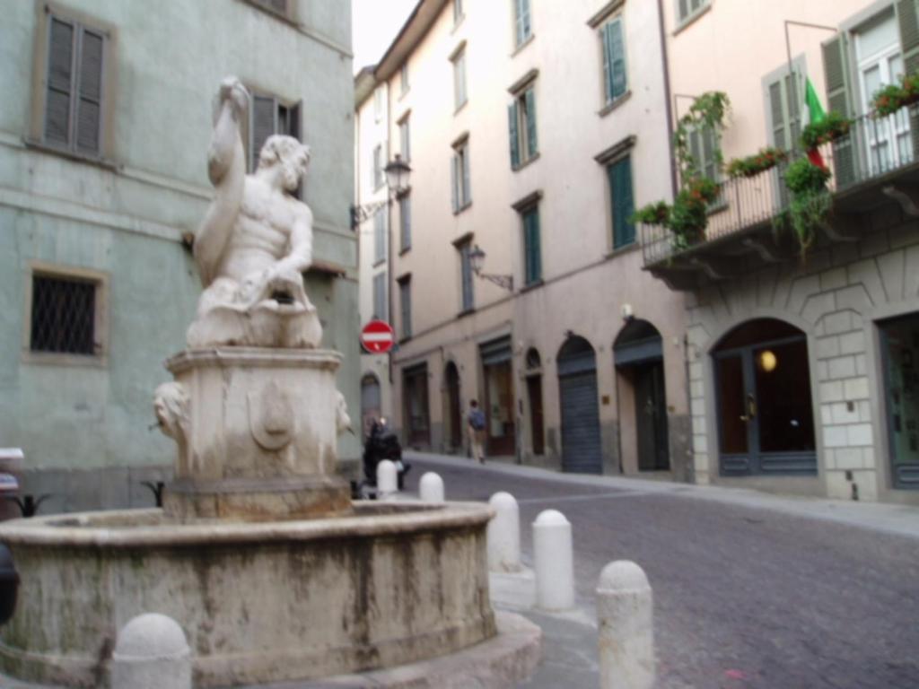 Casa Vacanza Fontana Del Delfino Bergamo Szoba fotó
